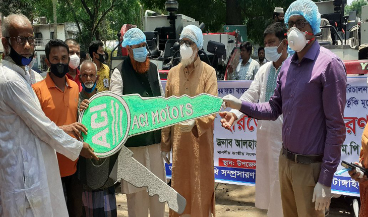 ঘাটাইলে ভর্তুকিতে ধান কাটার মেশিন পেল কৃ