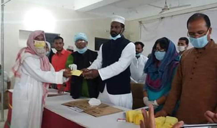 ভূঞাপুরে ৪০১ টি মসজিদে ৫ হাজার টাকার চেক