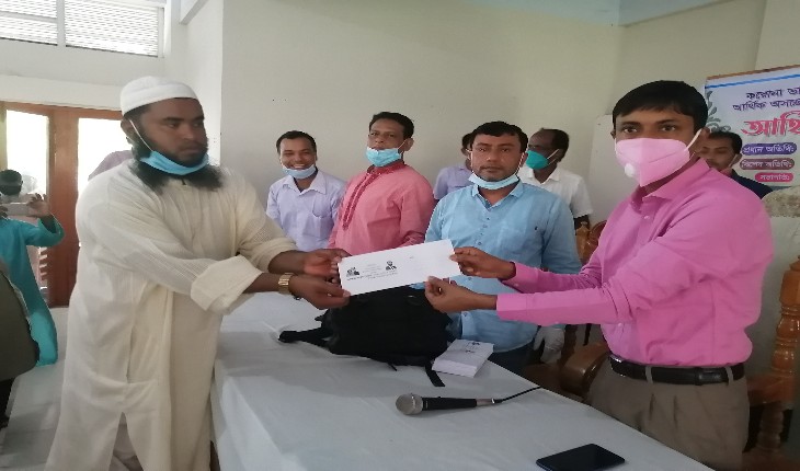 নাগরপুরে মসজিদের ইমামদের পাশে সাবেক সাংস