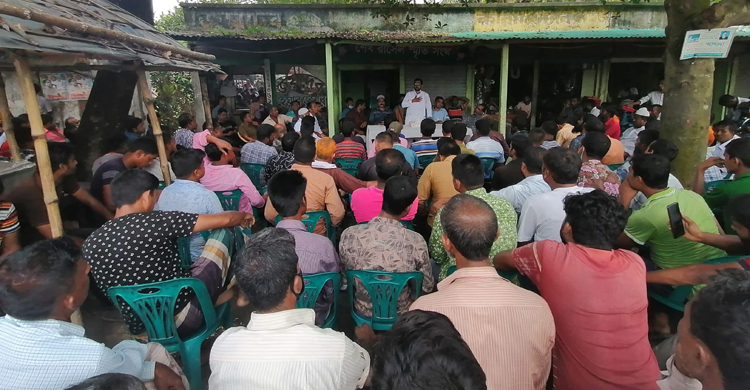 কালিহাতীতে শ্রমিকদের সাথে মেয়র প্রার্থী
