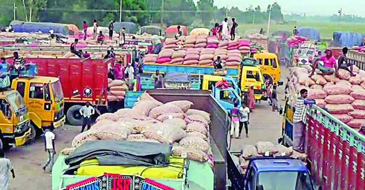 প্রতিশ্রুতি দিয়েও পেঁয়াজের কোনো ট্রাক দে