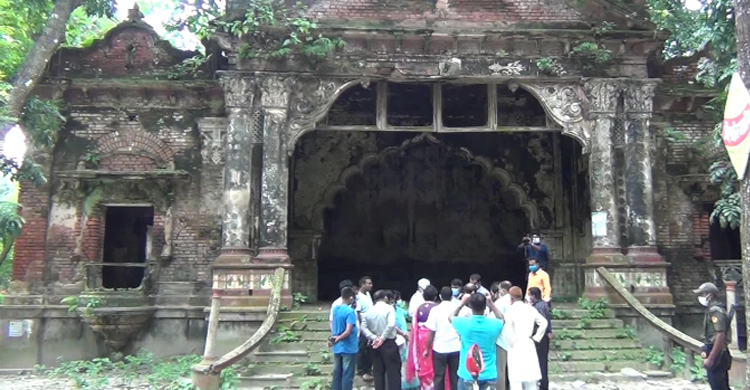 নাগরপুরে প্রত্নতাত্ত্বিক স্থাপনা পরিদর্শ