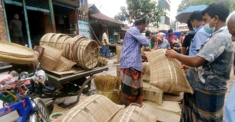 পানি বৃদ্ধি : চাহিদা বাড়ছে মাছ ধরার বাঁশ