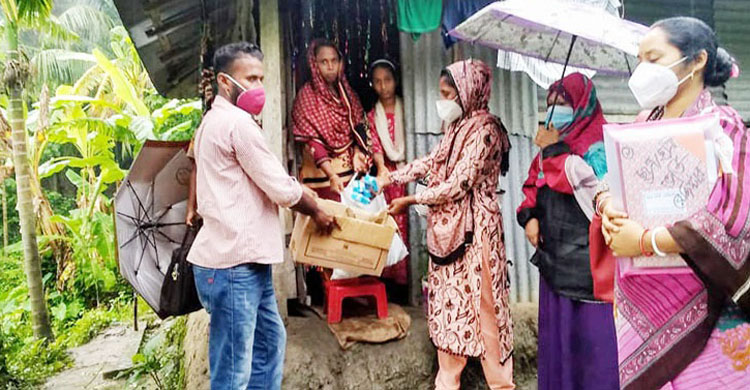 দারিদ্র শিক্ষার্থীদের স্কুল ফিডিং বিস্কু