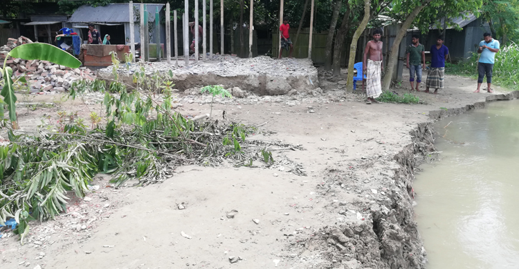 টাঙ্গাইলের ঘারিন্দা উত্তর তারুটিয়ায় নদী