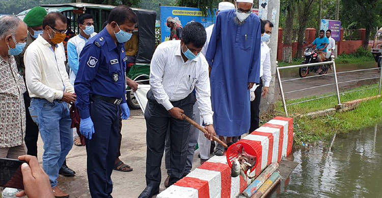 নাটোরে মৎস্য সপ্তাহ উপলক্ষে পোনা মাছ অবম
