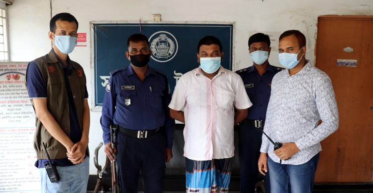 ভুয়া ডিবি পরিচয়ে ছিনতাইয়ের ঘটনায় গ্রেপ্ত