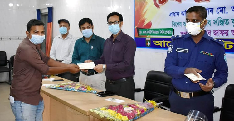 টাঙ্গাইলে সাংবাদিকদের প্রধানমন্ত্রীর অনু