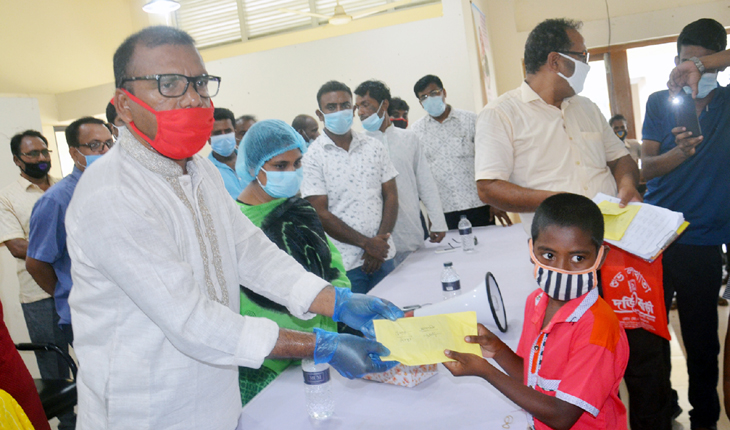 লালপুরে ক্ষুদ্র নৃ গোষ্ঠী শিক্ষার্থীদের