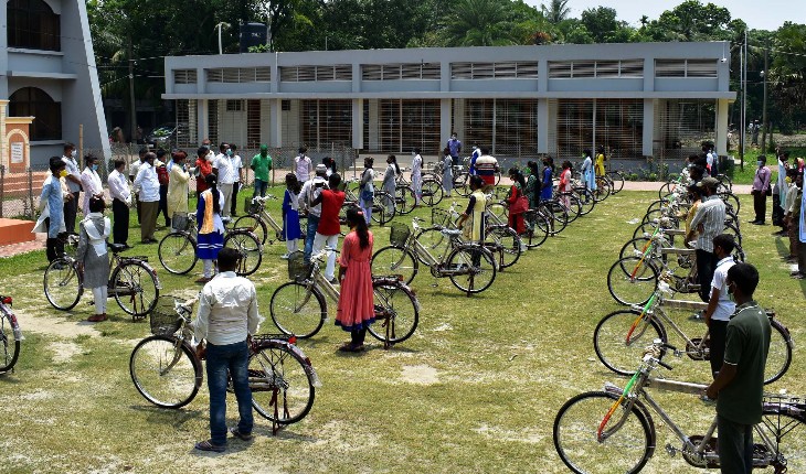 বড়াইগ্রামে ক্ষুদ্র নৃ-গোষ্ঠীর শিক্ষার্থী