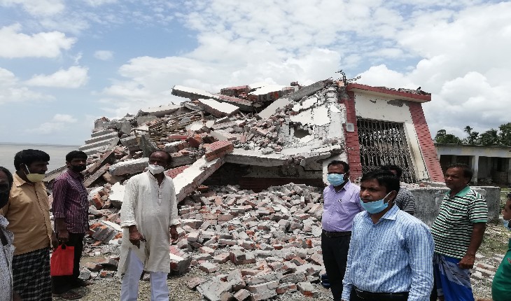 নাগরপুরে যমুনার ভাঙ্গনে বিলীন শিক্ষা প্র