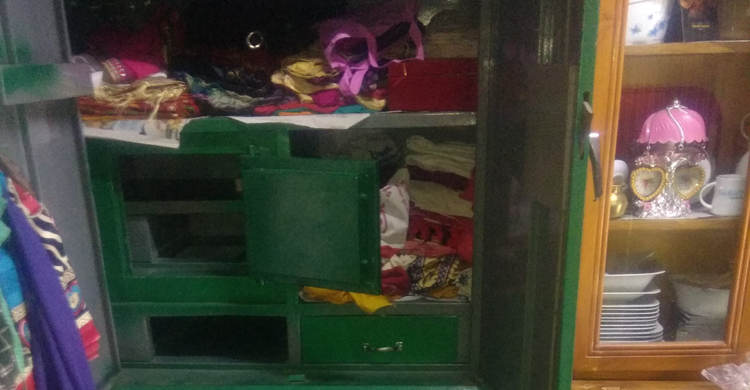 কালিহাতীতে ১০ ভরি সোনার গহনা ও ২৫ হাজার