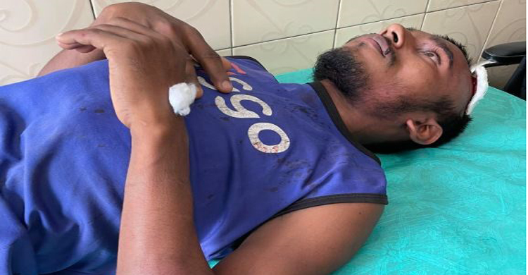 ক্ষেতে পানি চাওয়ায় এছাককে কুপিয়ে আহত