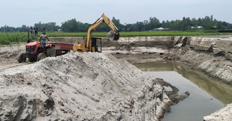নাগরপুরে করোনার মধ্যেও থেমে নেই মাটি খেক
