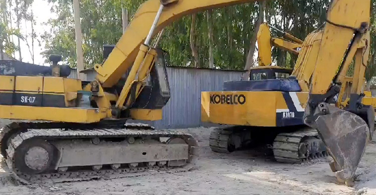 ভূঞাপুরে অবশেষে জব্দ করা সেই বেকু ও ট্রা