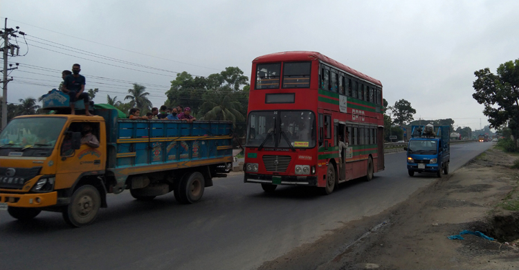 টাঙ্গাইল মহাসড়কে বেড়েছে যাত্রী ও পরিবহনে