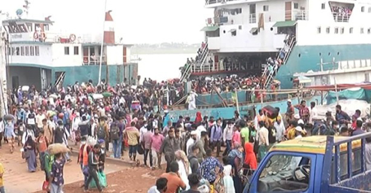 ফেরি-লঞ্চে ঢাকামুখী যাত্রীদের চাপ অব্যাহ