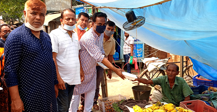 টাঙ্গাইলে অসহায় ও দুস্থদের মাঝে বিএনপি খ