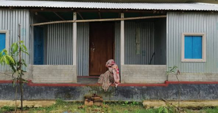 সখীপুরে ৫দিন ধরে অনশনরত নারীর সালিশি বৈঠ