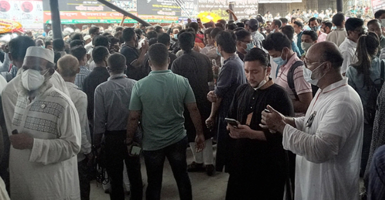 ২১ আগস্টের শহীদ বেদীতে আওয়ামী লীগের শ্রদ