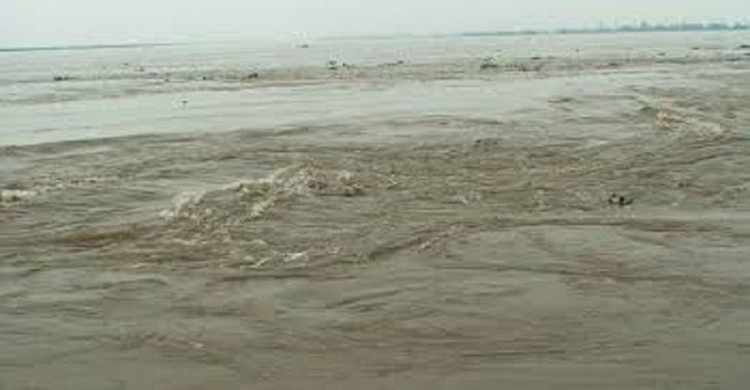 সিরাজগঞ্জে যমুনার পানি বিপৎসীমার কাছাকাছ