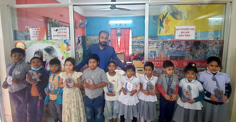 হাতেখড়ি মেধা পুরস্কার পেল ১১ শিক্ষার্থী