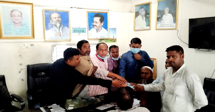 ১২ লাখ টাকা ক্ষতিপূরণ পেলো লাকি বিড়ি ফ্য