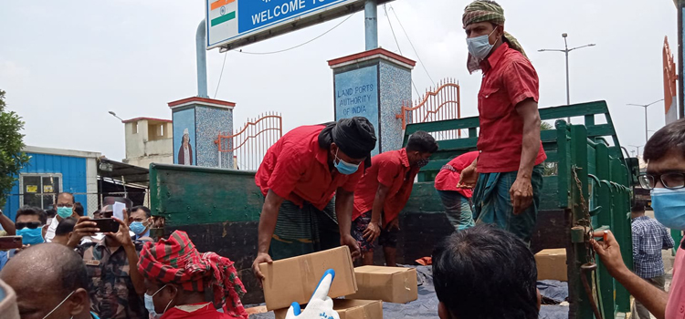 মোদি-মমতার জন্য ২৬০০ কেজি আম পাঠালেন প্র