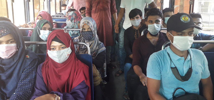 বিশ্ববিদ্যালয়ের বাসে বাড়ি ফিরল ভাসানী বি