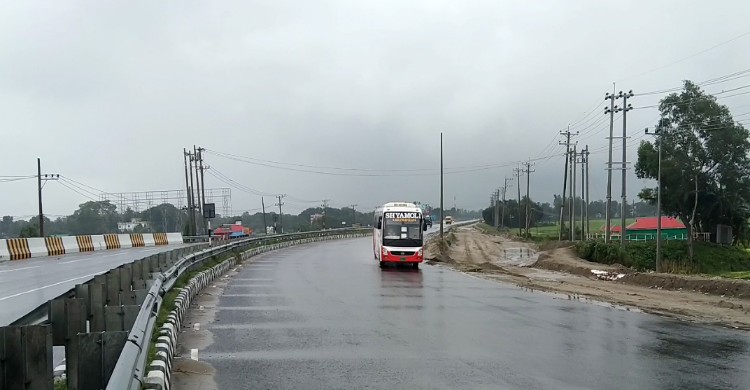 বিধি নিষেধের দ্বিতীয় দিনে ফাঁকা ঢাকা টাঙ