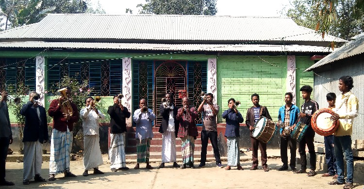 বিদেশী যন্ত্রাংশের দাপটে বিলুপ্তির পথে ঢ