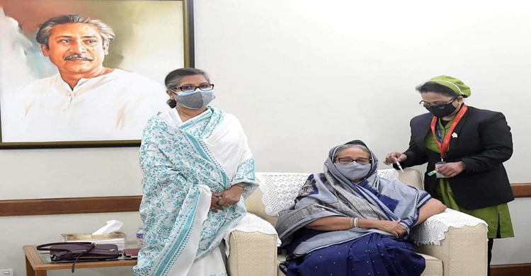 করোনার টিকা নিলেন প্রধানমন্ত্রী শেখ হাসি