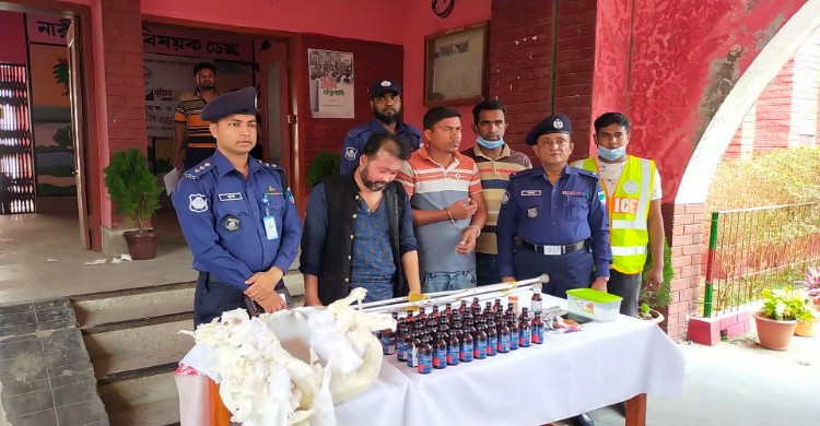 শার্শায় পায়ের ব্যান্ডেজের ভিতর থেকে ফেনস