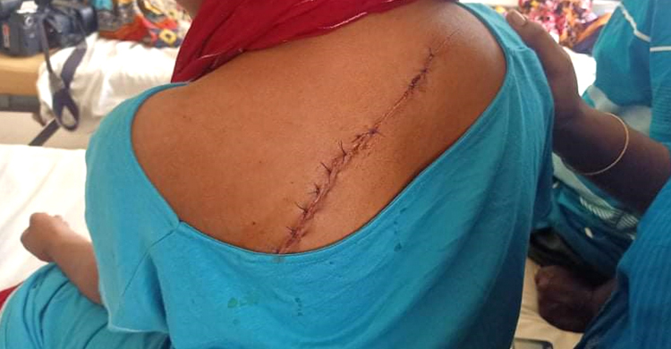 অবাধ্য হওয়ায় প্রেমিকাকে কোপাল প্রেমিক