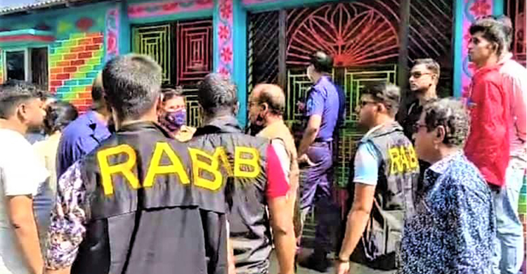 সাবেক স্ত্রীসহ দুইজনকে হত্যার পর নিজেই আ