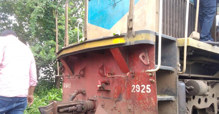 ভ্যানগাড়িতে ট্রেনের ধাক্কা: উত্তরবঙ্গের