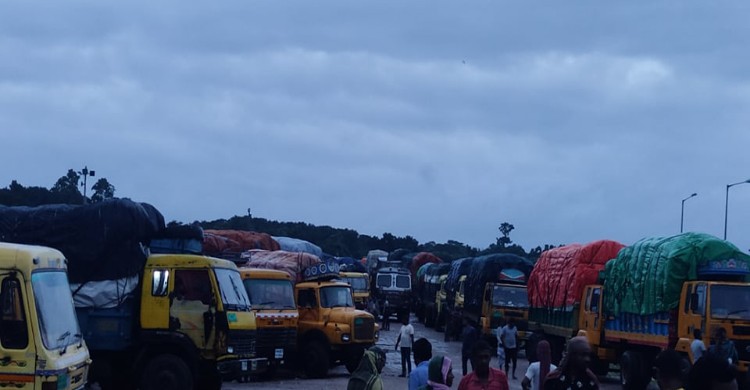 ১৫ দফা আদায়ে বেনাপোলে কর্মবিরতি