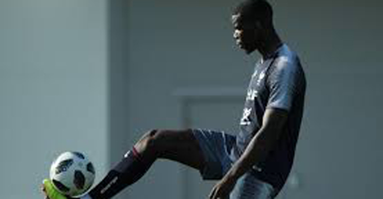 পগবার গোলে ৮ বছর পর শীর্ষে ম্যান ইউ