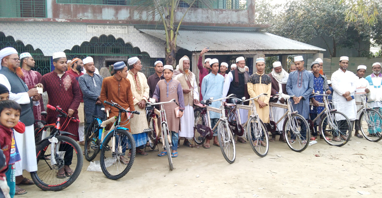 ৪০দিন টানা নামাজ আদায়েই ৮ স্কুল ছাত্র পে