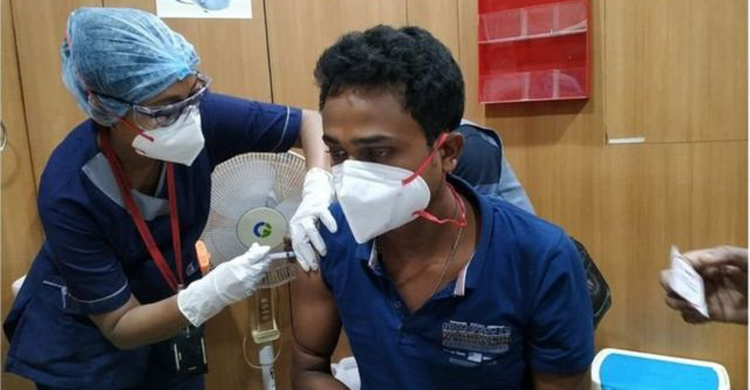 ভারতে টিকা নেয়ার পর প্রায় সাড়ে চার&rsquo;শ