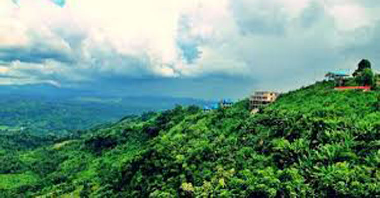 ৫১০০ ফুট উপরে পাহাড় আর সবুজের সাম্রাজ্য