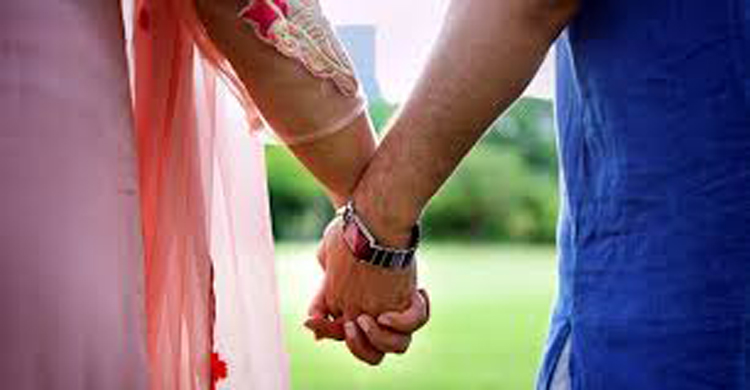 হাত ধরার স্টাইলে বুঝবেন আপনার মনের মানুষ