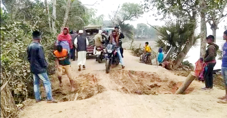 শৈলমারী-ডেফলবাড়ি সড়কের কালভার্ট ভেঙ্গে জ