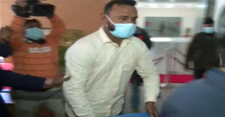 করোনার টিকা: ২৫ নয়, প্রথম দিন নিচ্ছেন ৩০