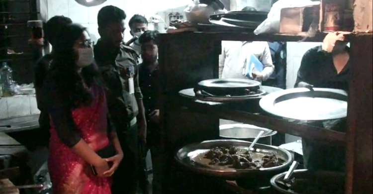 টাঙ্গাইলে নোংরা পরিবেশের জন্য ৪ খাবারের