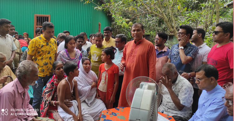 নিহত গোবিন্দের বাড়িতে কেন্দ্রীয় পূজা পরি