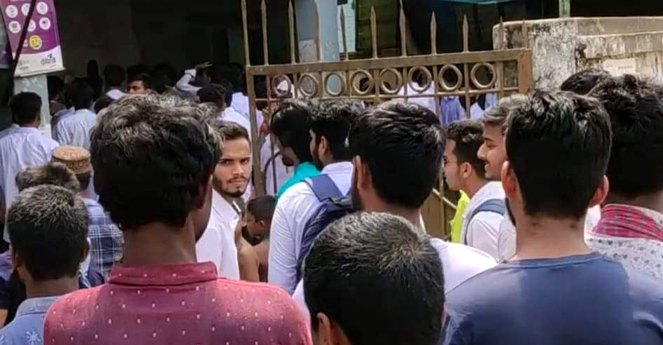 মধুপুর পল্লী বিদ্যুত অফিস ঘেরাও, ভাঙচুর