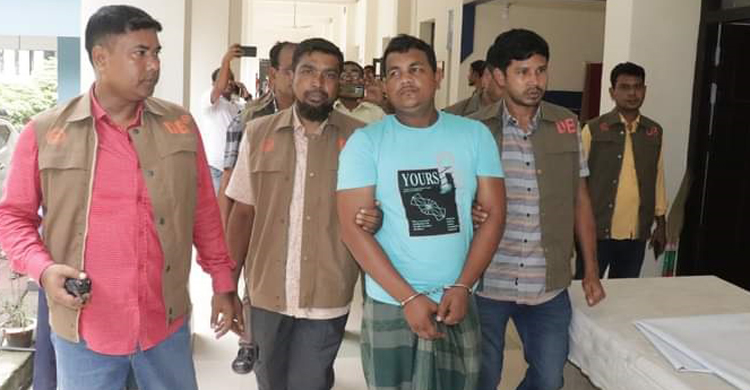 বাসে যাত্রীবেশে ডাকাতি ও ধর্ষণের মুল হোত