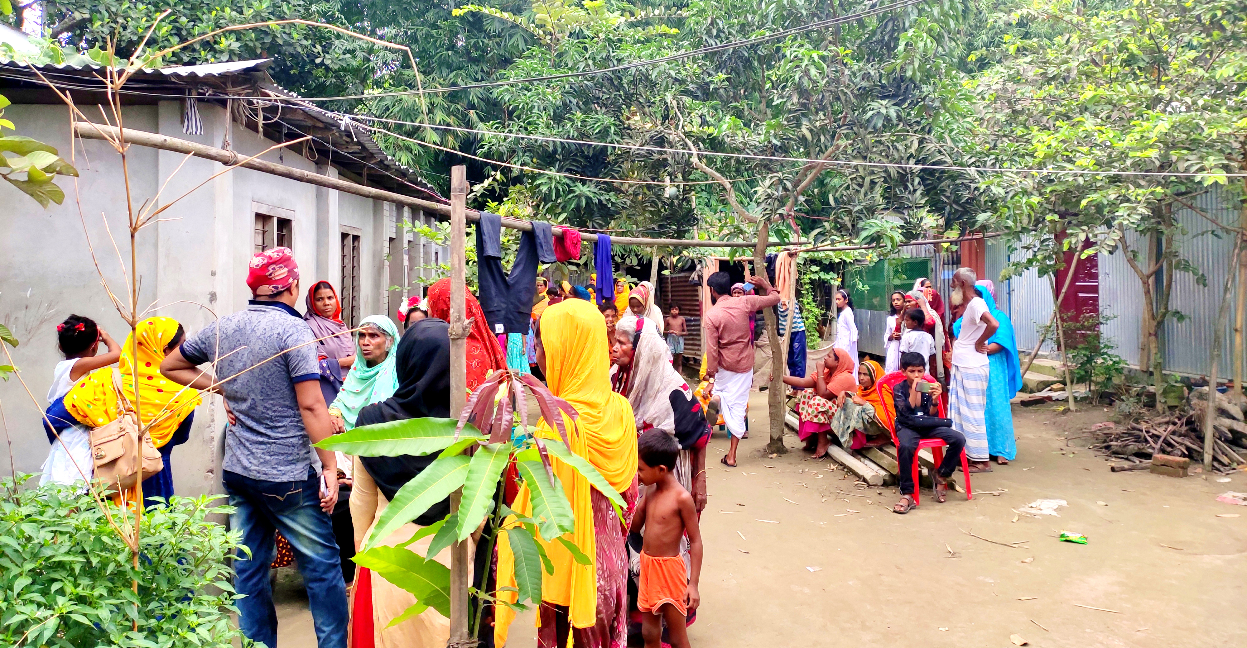 চুলায় ভাতের পাতিল রেখেই ফাঁসি নিলেন ৩ সন