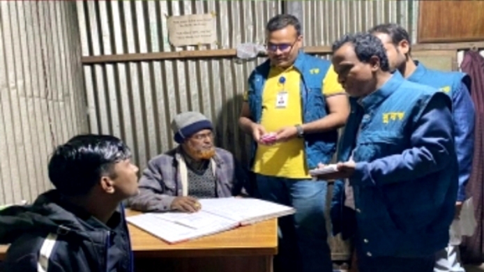 টাঙ্গাইলে ঘুষ নেওয়ার সময় বনবিভাগের ৩ কর্